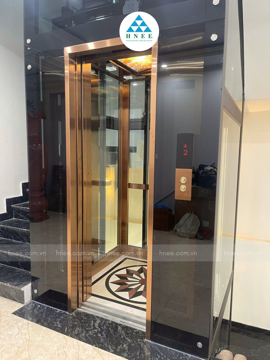BÀN GIAO THANG MÁY GIA ĐÌNH CHỊ VÂN ANH