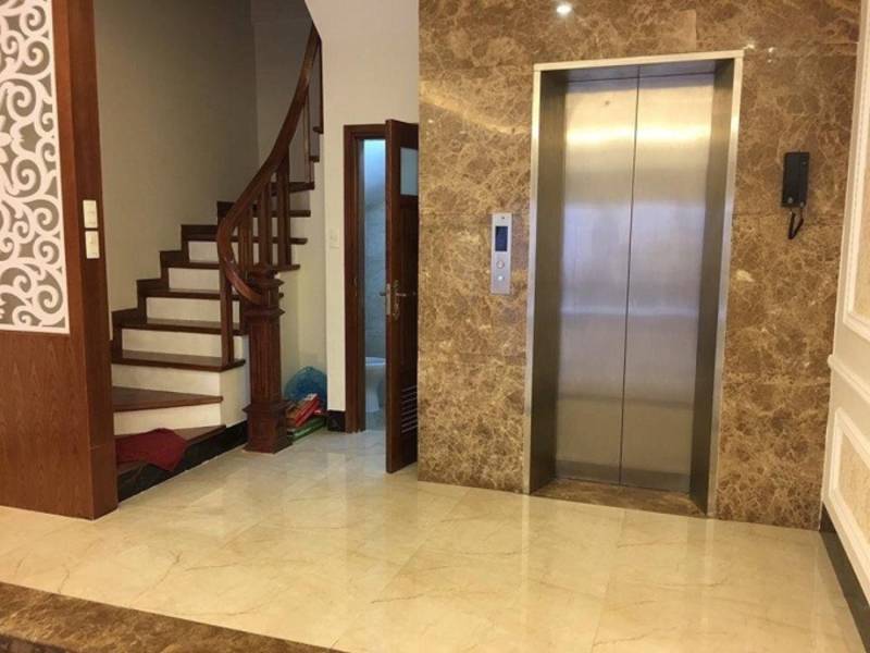 bố trí thang máy cho nhà ống