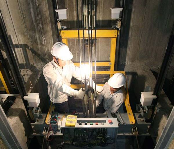 Hướng dẫn chi tiết cách cứu hộ thang máy khi gặp sự cố 