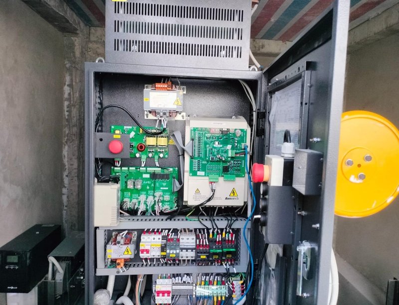 Hệ thống cứu hộ tự động thang máy gia đình