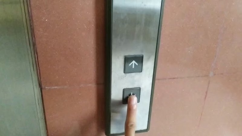 hướng dẫn đi thang máy trong bệnh viện