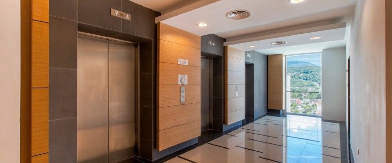 nên chọn thang máy Fuji hay Mitsubishi