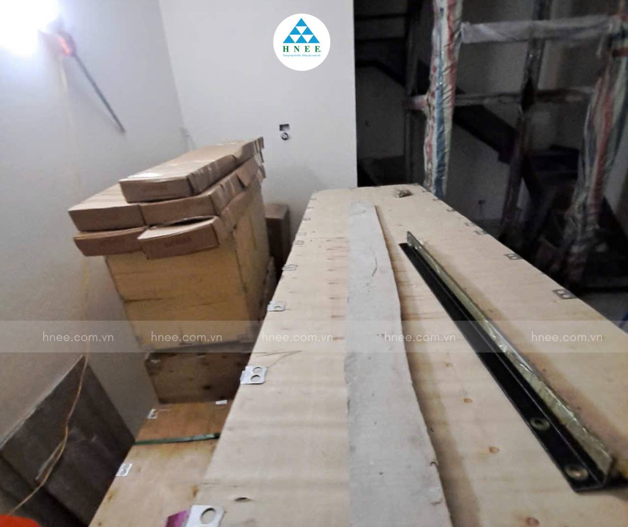 thang máy không hố pit hoạt động như thế nào