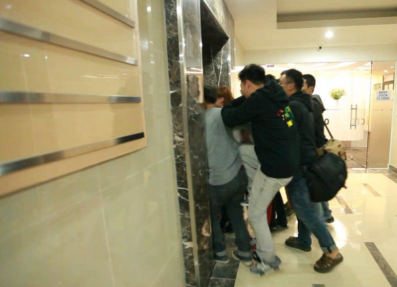 thang máy quá tải có nguy hiểm không